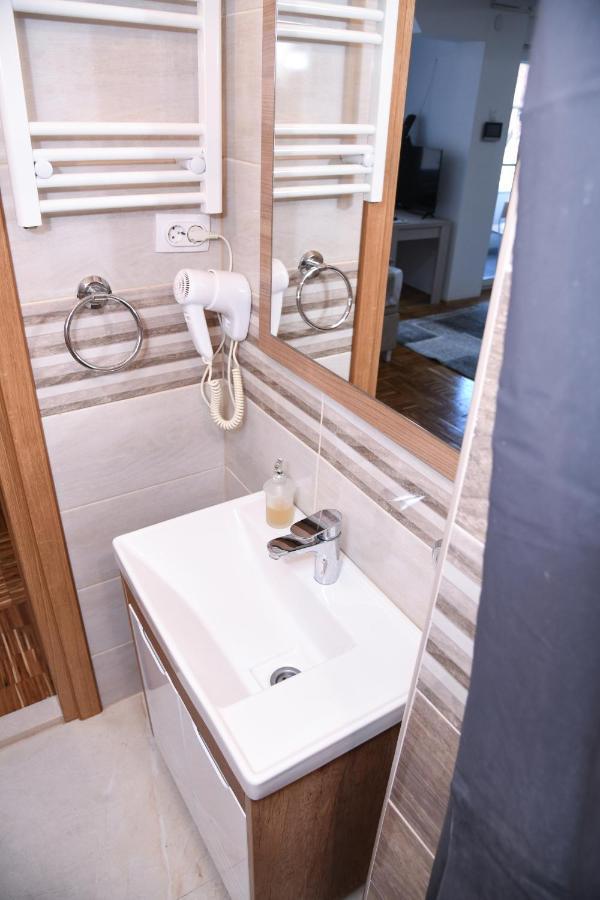 Demir Apartmani Novi Pazar Ngoại thất bức ảnh